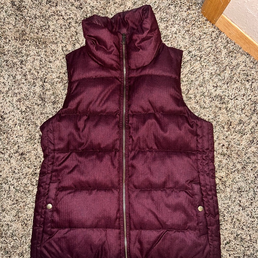 Old Navy Women's Burgundy Puffer Vest